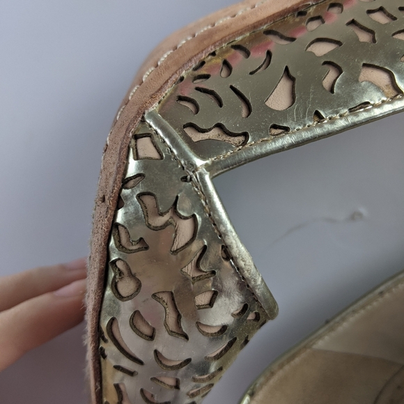 Alice + Olivia Gold Pumps - Size 35 - Picture 7 of 10